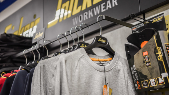 Työvaatteet ja jalkineet